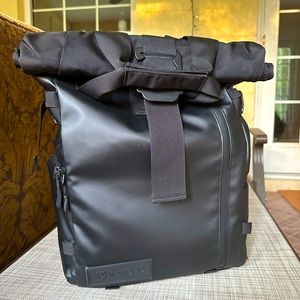Wandrd PRVKE V1 - Black- w/ camera cube, rainfly, waist strap
